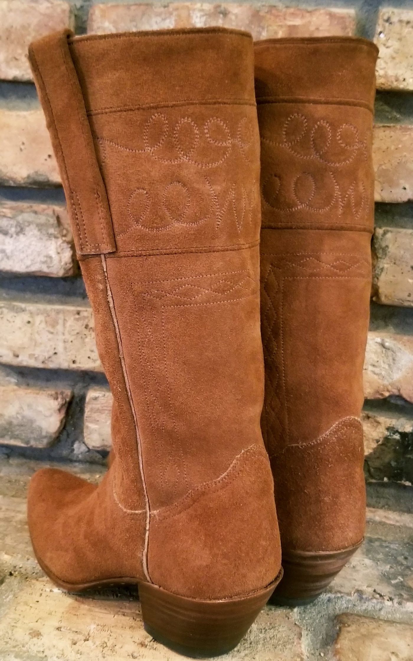 ladies suede cowboy boots