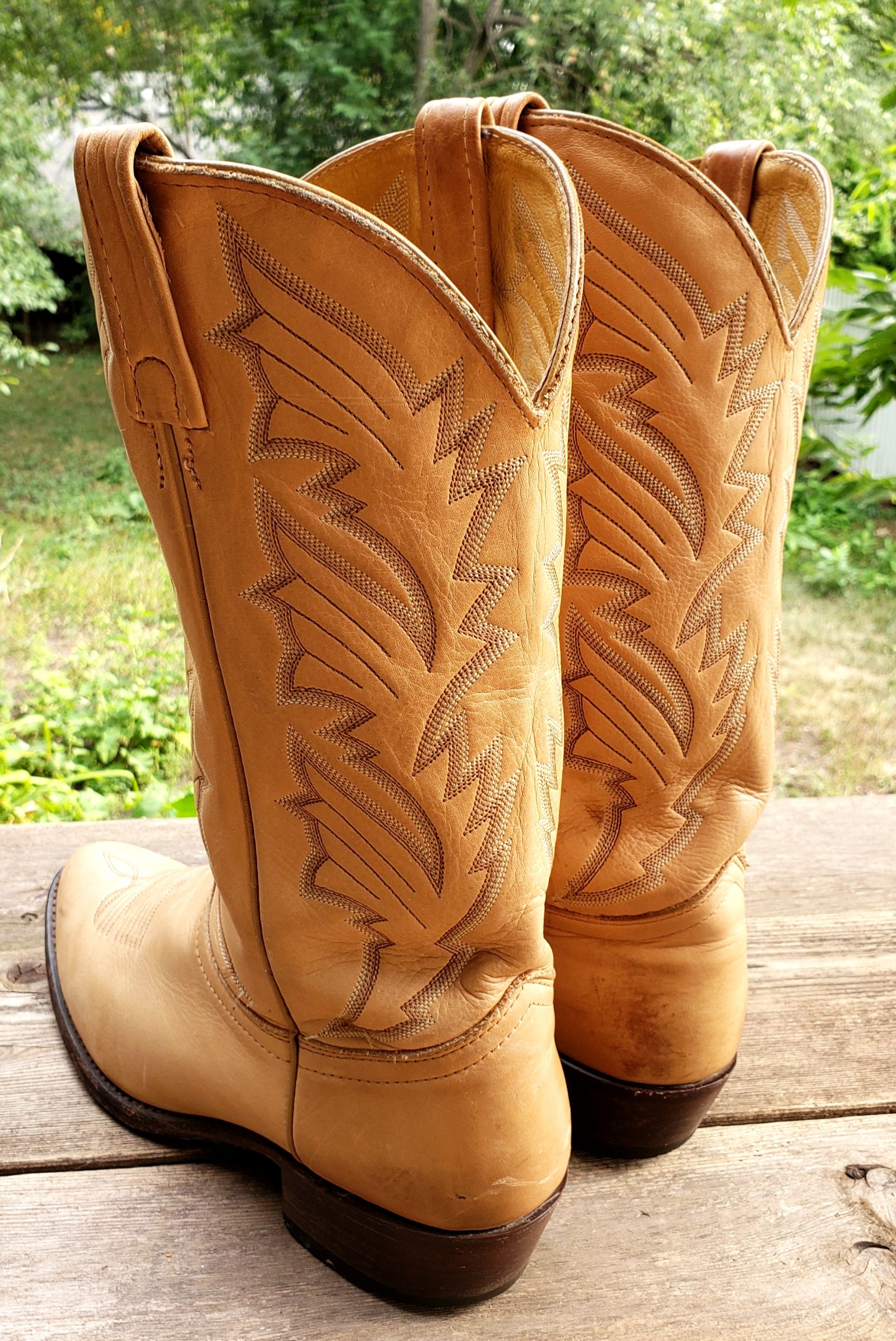 J Chisholm Golden Tan Leather Cowboy Boots 6-Row Stitch Chisholm Coin Men (4)